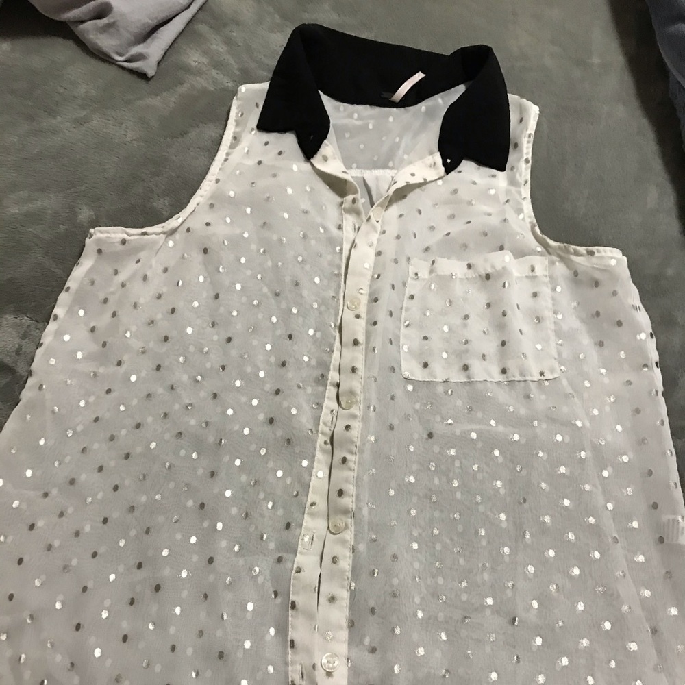 Black collard sleeveless shirt